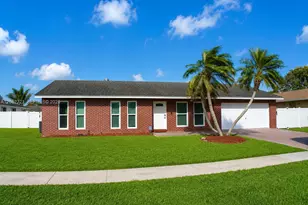 177 Dove Cir, Royal Palm Beach, FL 33411 - Photo 1