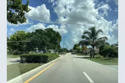 4915 NW 47th Ter, Tamarac, FL 33319 - Photo 3