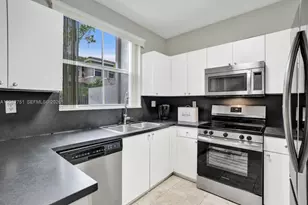 220 Riverwalk Cir, Sunrise, FL 33326 - Photo 13