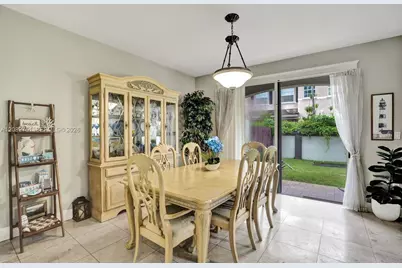 220 Riverwalk Cir, Sunrise, FL 33326 - Photo 11