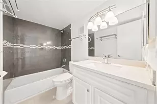 9674 Fontainebleau Blvd, Miami, FL 33172 - Photo 29