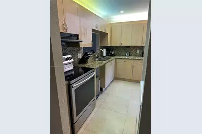 445 Lakeview Dr #1, Weston, FL 33326 - Photo 5