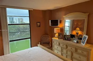 20500 W Country Club Dr, Aventura, FL 33180 - Photo 27