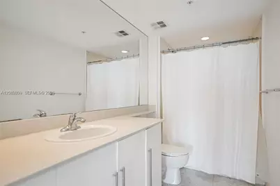 325 NE Biscayne Blvd #1923, Miami, FL 33131 - Photo 17