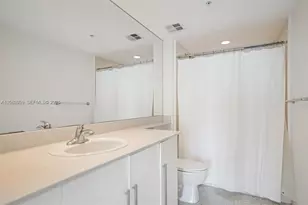 325 NE Biscayne Blvd, Miami, FL 33131 - Photo 17