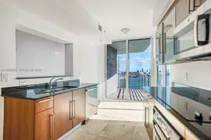 325 NE Biscayne Blvd, Miami, FL 33131 - Photo 7