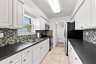 1000 NW 76th Terrace, Pembroke Pines, FL 33024 - Photo 15
