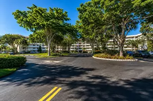 555 Oaks Ln, Pompano Beach, FL 33069 - Photo 9