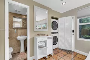 100 NE 26th Dr, Wilton Manors, FL 33334 - Photo 23