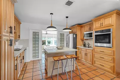100 NE 26th Dr #100, Wilton Manors, FL 33334 - Photo 9