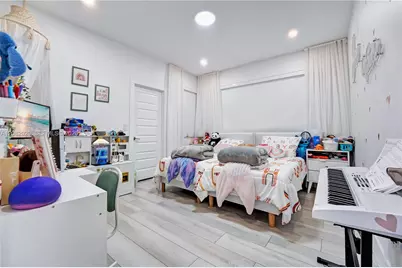 8981 NW 161st Ter, Miami Lakes, FL 33018 - Photo 33
