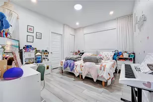 8981 NW 161st Terrace, Miami Lakes, FL 33018 - Photo 33