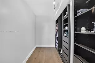 427 Golden Isles Dr, Hallandale Beach, FL 33009 - Photo 21