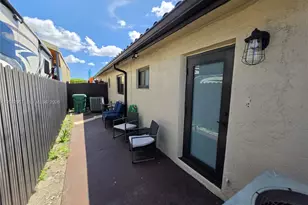 8450 NW 178th St, Hialeah, FL 33015 - Photo 51