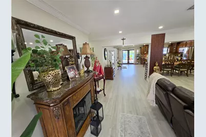 8450 NW 178th St, Hialeah, FL 33015 - Photo 43