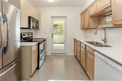 206 NE 5th Ave, Dania Beach, FL 33004 - Photo 3