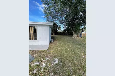 6104 NW 10th St, Margate, FL 33063 - Photo 15