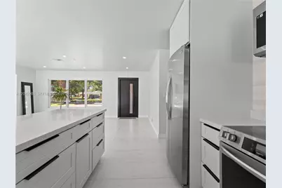 421 S 56th Ter, Hollywood, FL 33023 - Photo 9