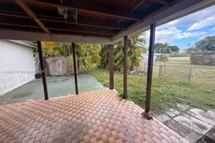 8835 SW 27th St, Miami, FL 33165 - Photo 9