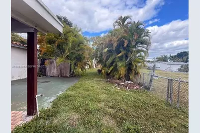 8835 SW 27th St, Miami, FL 33165 - Photo 7