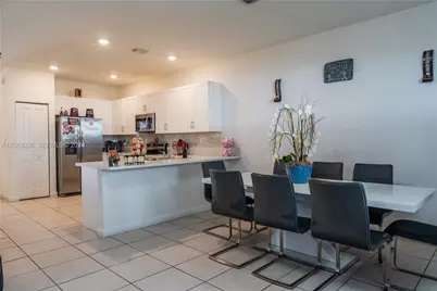 2641 SE 12th St, Homestead, FL 33035 - Photo 7