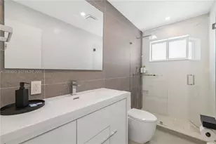 1104 N 13th Terrace, Hollywood, FL 33019 - Photo 17