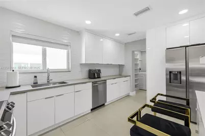 1104 N 13th Ter, Hollywood, FL 33019 - Photo 11