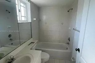 17346 NW 74th Ave, Hialeah, FL 33015 - Photo 9