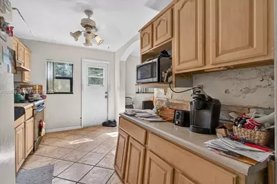 5619 NE 6th Ave, Oakland Park, FL 33334 - Photo 15