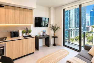 121 NE 5th St, Miami, FL 33132 - Photo 15
