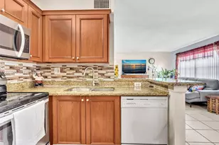 11492 NW 43rd St, Coral Springs, FL 33065 - Photo 9