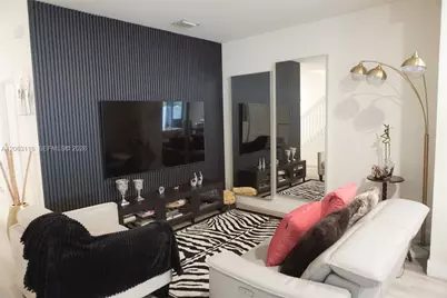 10589 W 32nd Ln, Hialeah Gardens, FL 33018 - Photo 5