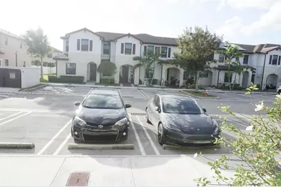 10589 W 32nd Ln, Hialeah Gardens, FL 33018 - Photo 3