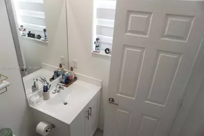 10589 W 32nd Ln, Hialeah Gardens, FL 33018 - Photo 35