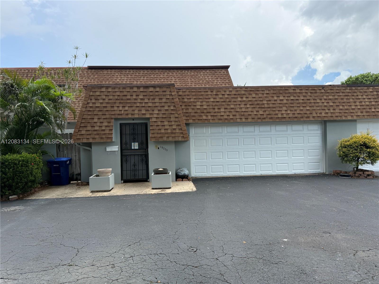 19233 E Lake Dr #19233 - 19233 E Lake Dr #19233, Hialeah, FL 33015 Luxury Property | Jose Angel Pina