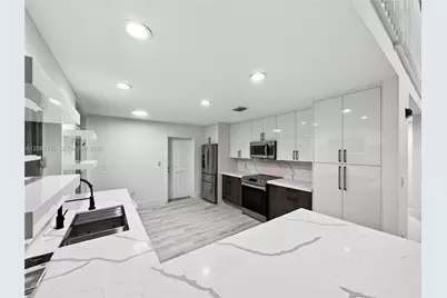 3215 N 36th Ave, Hollywood, FL 33021 - Photo 9
