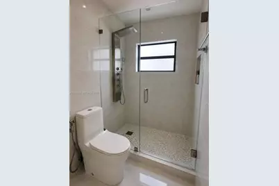 9069 NW 193rd St, Hialeah, FL 33018 - Photo 11