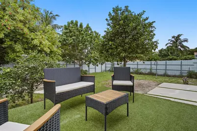 1260 NE 155th St, North Miami Beach, FL 33162 - Photo 15