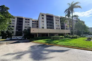 900 NE 195th St, Miami, FL 33179 - Photo 17