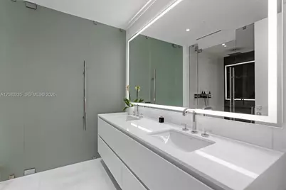 300 Biscayne Boulevard Way #3302E, Miami, FL 33131 - Photo 25