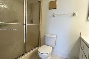 9520 Seagrape Dr, Davie, FL 33324 - Photo 11