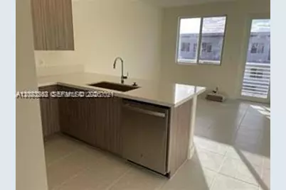 6453 NW 102nd Path #301, Doral, FL 33178 - Photo 7