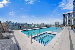 121 NE 5th St, Miami, FL 33132 - Photo 11