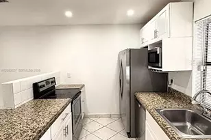 10554 NW 3rd St, Pembroke Pines, FL 33026 - Photo 5