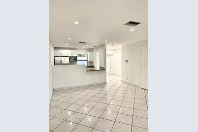 10554 NW 3rd St #0, Pembroke Pines, FL 33026 - Photo 3