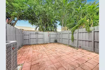 10554 NW 3rd St #0, Pembroke Pines, FL 33026 - Photo 17