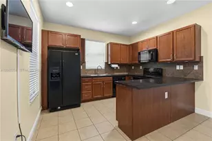 1129 SW 147th Ter, Pembroke Pines, FL 33027 - Photo 7