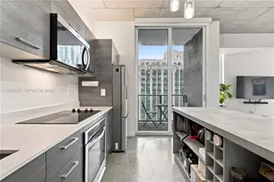 151 SE 1st St, Miami, FL 33131 - Photo 7