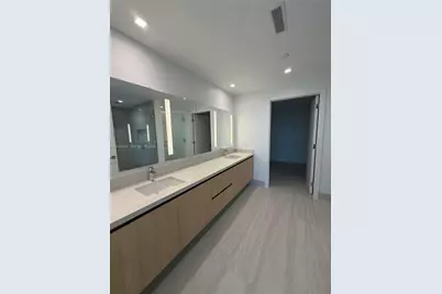 2411 Laguna Cir #2508, North Miami, FL 33181 - Photo 13
