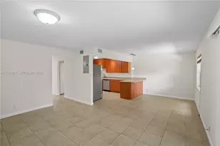 1749 SW 81st Ln, Davie, FL 33324 - Photo 11